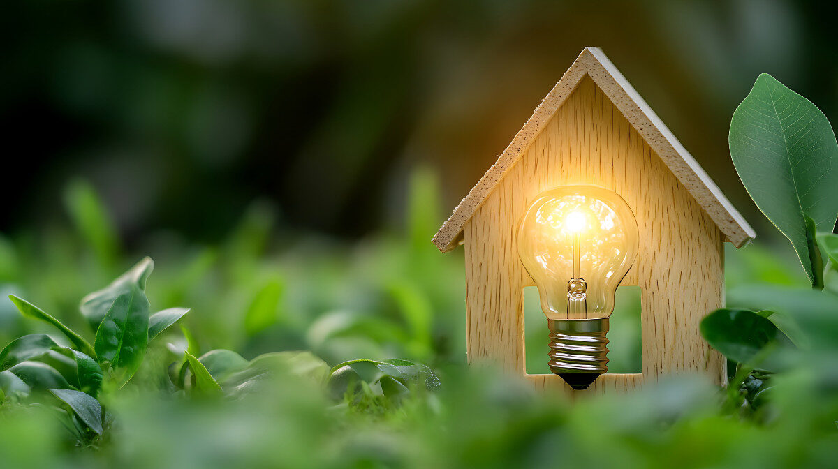 Un intérieur lumineux ouvert sur le jardin