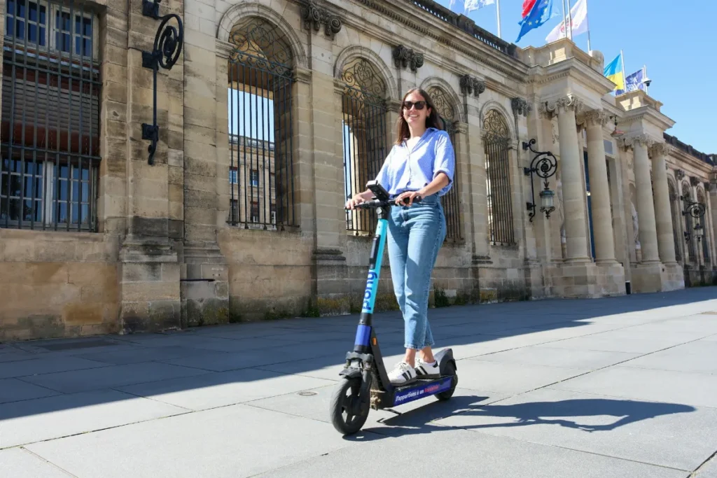 Comment bien utiliser son smartphone lors de ses trajets en trottinette électrique