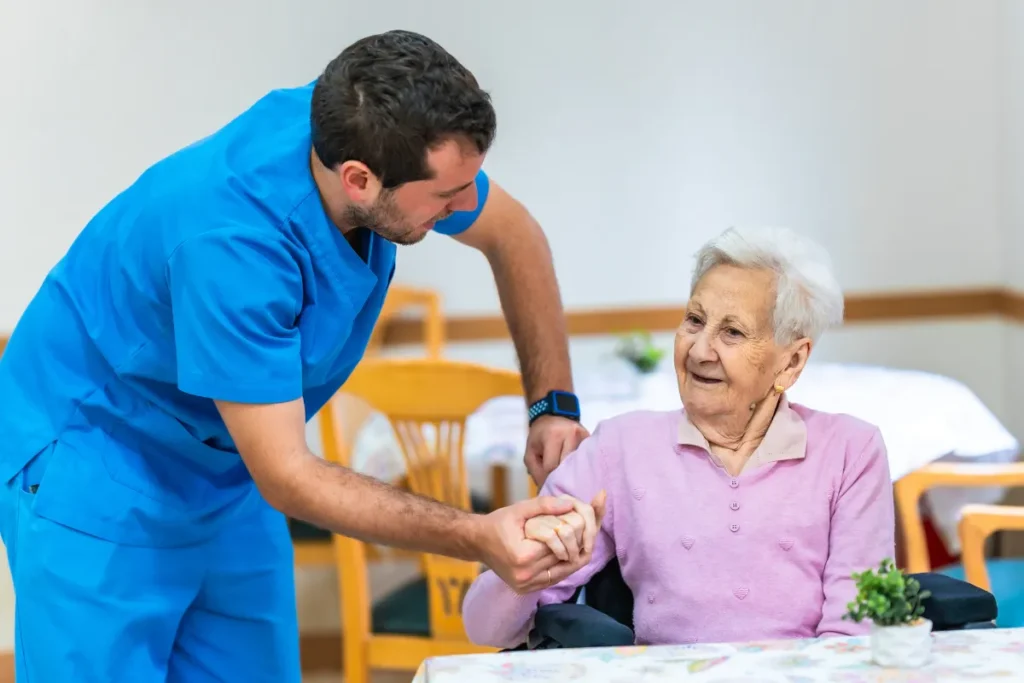 Services à la personne : pourquoi faire appel à des professionnels structurés dans une coopérative ?