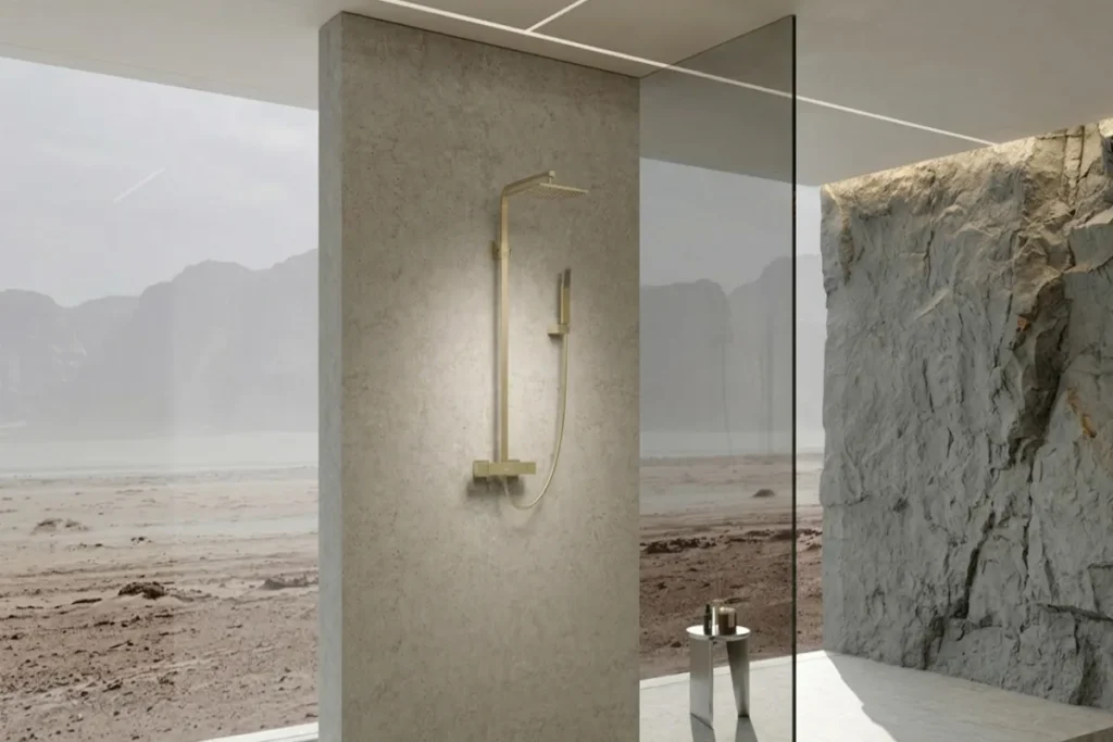 Colonne de douche dorée : comment créer une salle de bain au style palace