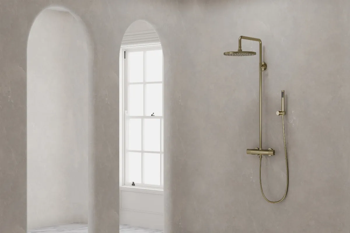 Colonne de douche dorée : comment créer une salle de bain au style palace