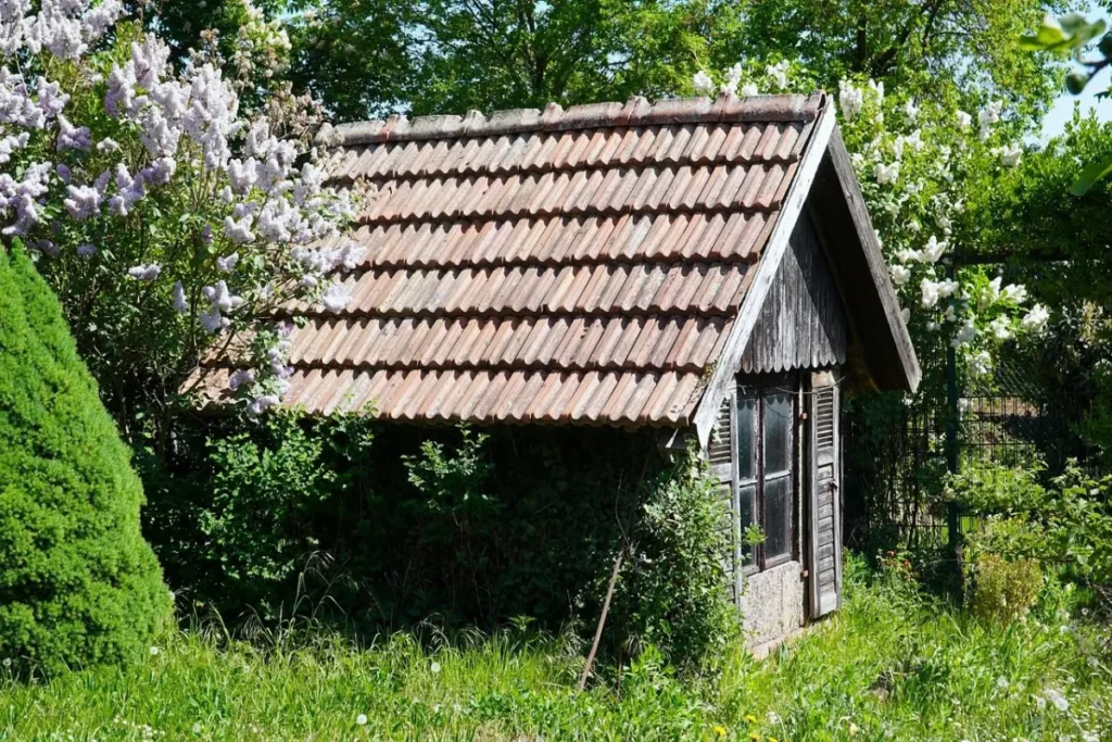 Préparer ses outils de jardin et son mobilier extérieur avant l’hiver